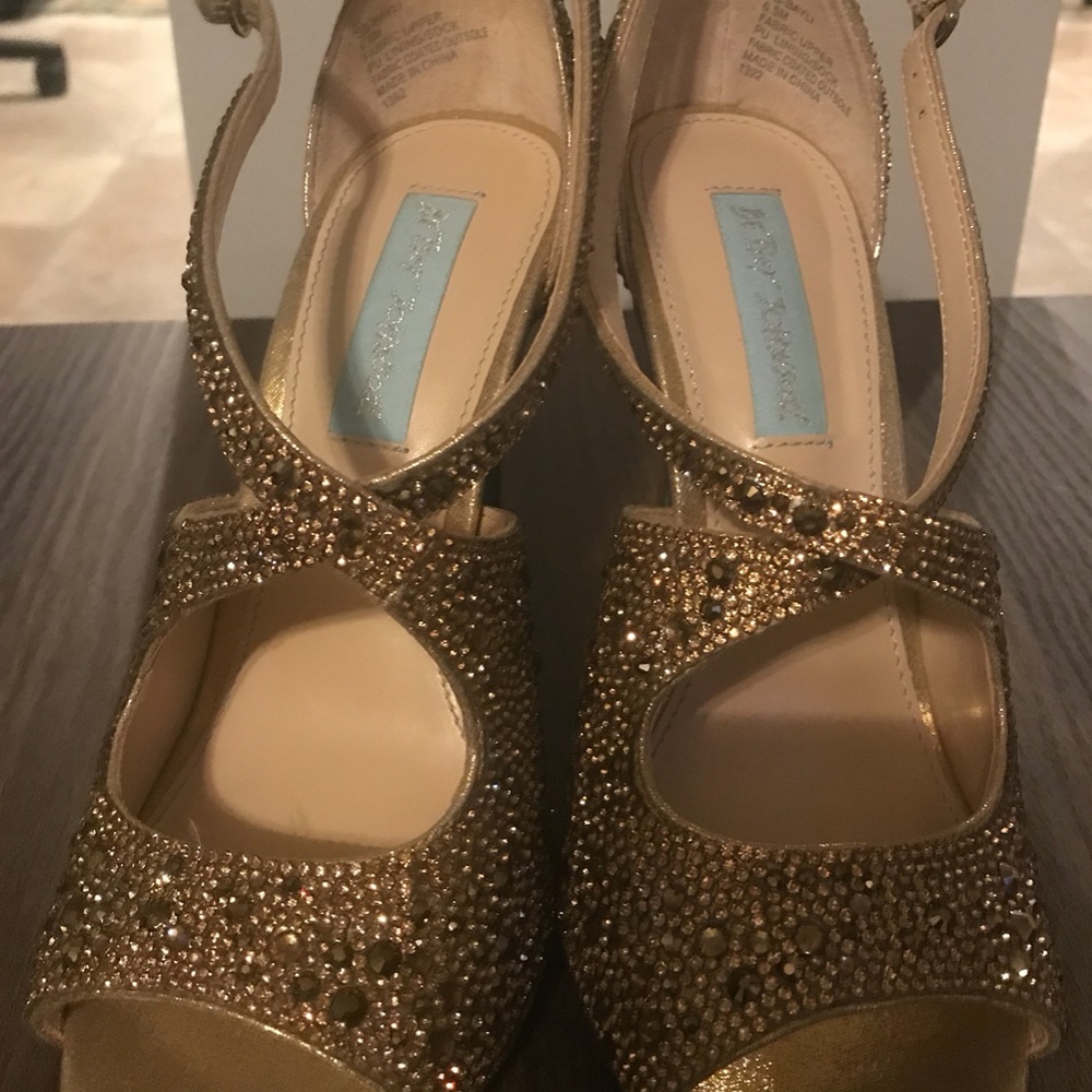 Shoes - Picture 4 of 6